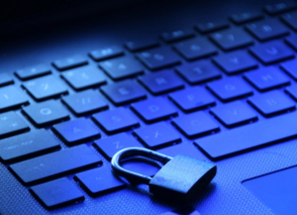 Vége az AVDH-nak – minősített e-aláírás kell minden cégnek novembertől