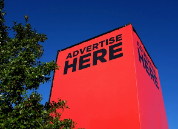 2026-tól újra fizetni kell a reklámadót – Így változnak az adó- és adóelőleg-szabályok